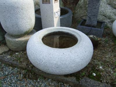 みかげ水鉢鉄鉢形 ２．０尺