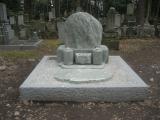 金沢型１　短歌が趣味で歌碑墓にしました。