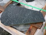 black　stone,　moderate　board